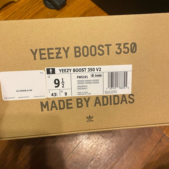 Yeezy Boost 350 v2 - Picture 8 of 8